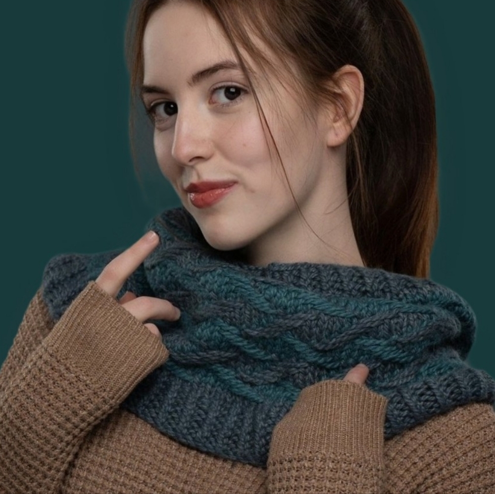 NWT Wavy Faux Cable Cowl – Handknit in Baby Alpaca / Merino / Silk Blend Yarn - Picture 5 of 5